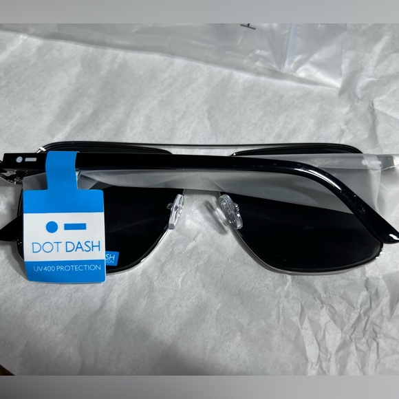 Dot Dash Unisex Whizz Sunglasses
NWT SILVER-One Size - Picture 8 of 11